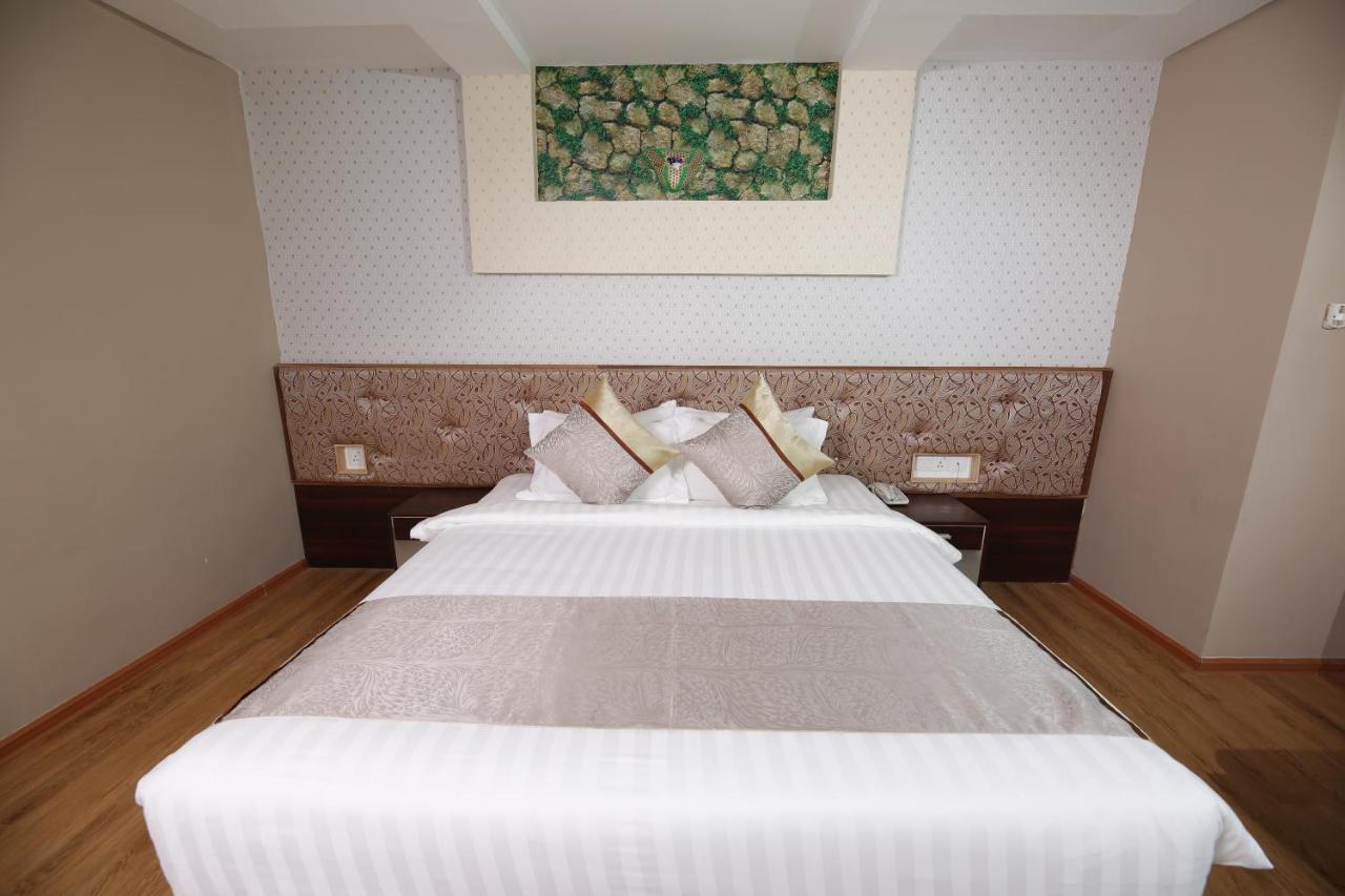 H Plus Hotel Yangon Esterno foto