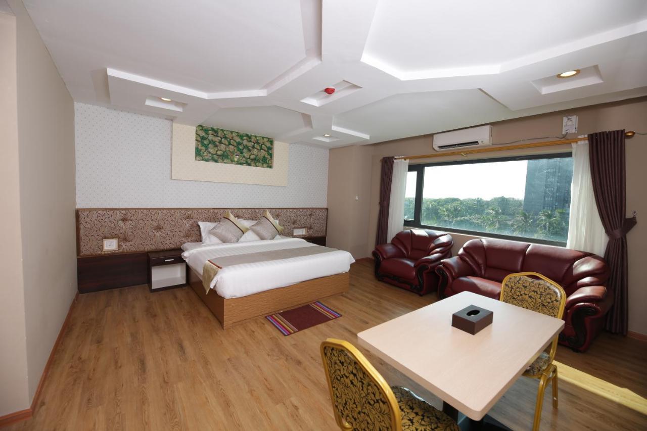 H Plus Hotel Yangon Esterno foto